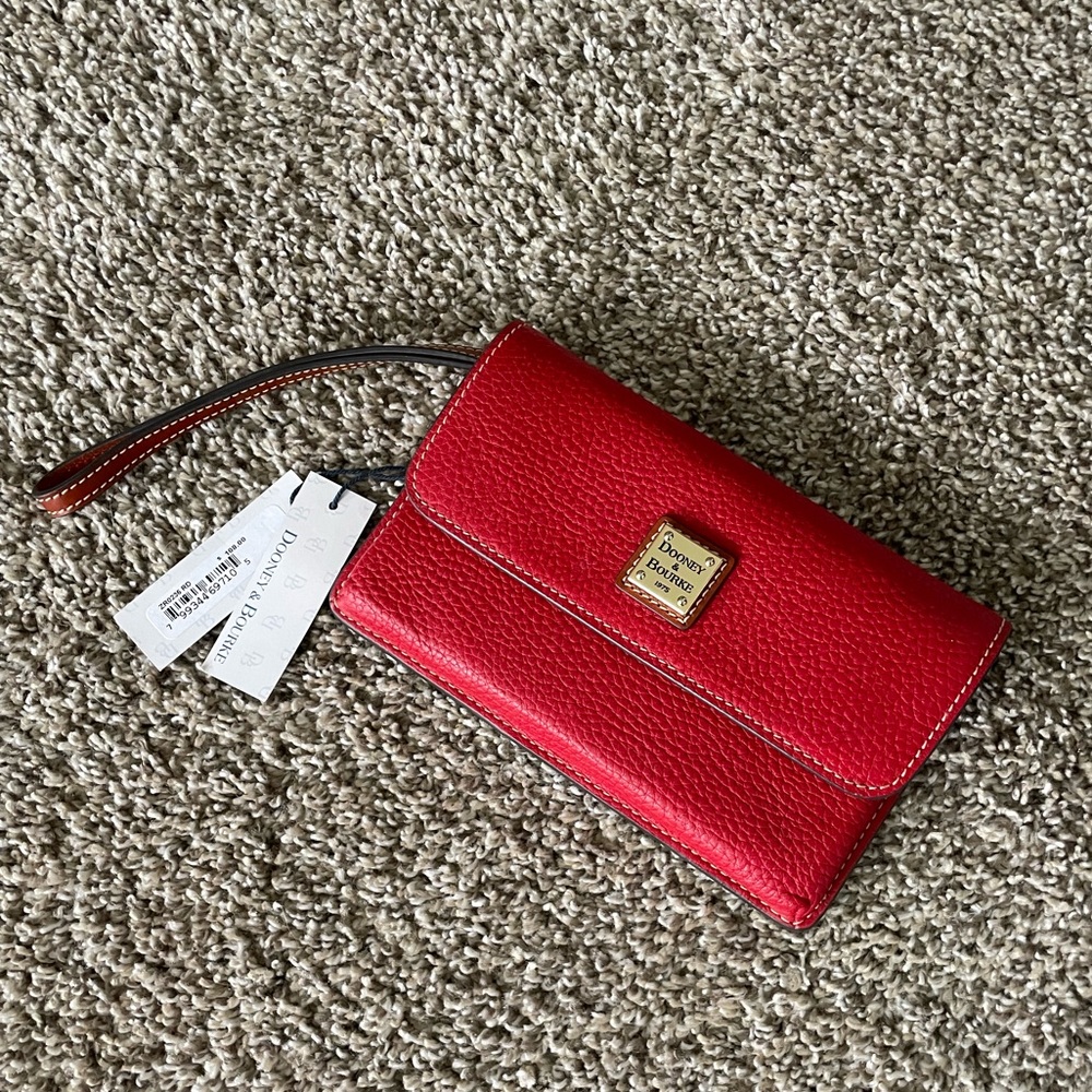 NWT Dooney & Bourke Milly Pebble Leather Wristlet/Wallet